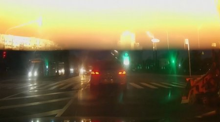 Kiyevə atılan raketin avtomobilin müşahidə kamerasına düşmə anı - VİDEO