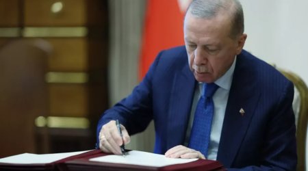 Gecəyarısı onu vəzifəsindən azad etdi