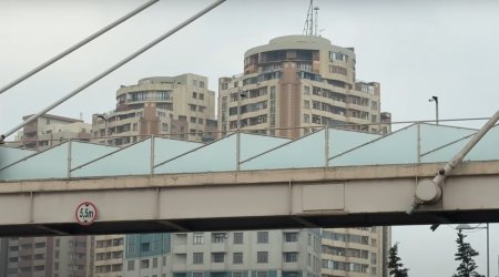 "Ayağını qoyursan, mərmərlər düşür" | "Şamaxinka”da təhlükə yaradan piyada keçidi ləğv ediləcək? - VİDEO