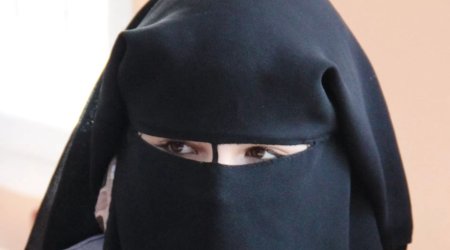 Qazaxıstanda ictimai yerlərdə niqab geyinmək QADAĞAN EDİLDİ