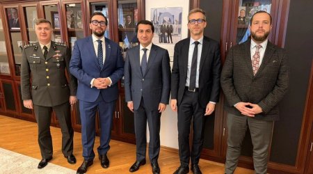 Hikmət Hacıyev NATO-nun Cənubi Qafqazdakı Ofisinin rəhbəri ilə GÖRÜŞDÜ