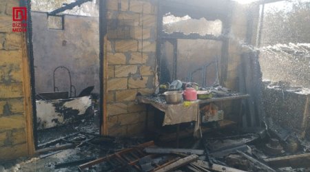 Kürdəmirdə ev yanaraq külə döndü &ndash; FOTO