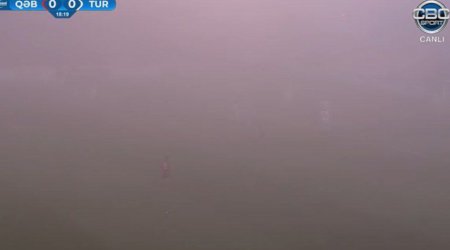 &ldquo;Qəbələ&rdquo; &ndash; &ldquo;Turan Tovuz&rdquo; matçı yarımçıq dayandırıldı - Dumana görə - VİDEO  