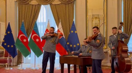 İlham Əliyevlə Robert Fitsonun görüşündə "Qurban olum Azərbaycan" mahnısı İFA EDİLDİ &ndash; VİDEO