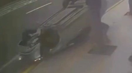 Bakının mərkəzində maşın aşdı - ANBAAN VİDEO