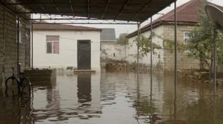 Aşağı Güzdək qəsəbəsindən ŞİKAYƏT: Yağış yağanda evlər su altında qalır &ndash; VİDEO