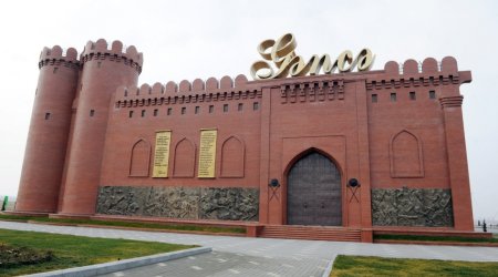 Gəncədə qadın paltar asarkən eyvandan YIXILDI