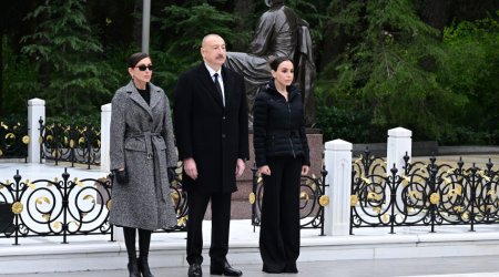 Prezident xanımı və qızı ilə birgə Heydər Əliyevin məzarını ziyarət etdi - FOTO/VİDEO