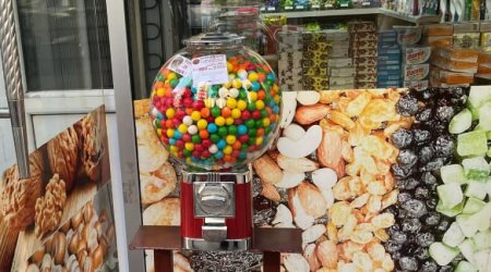 Marketlərin önündə satılan saqqızlar zəhərlənməyə səbəb ola bilər? &ndash; MÜHÜM AÇIQLAMA