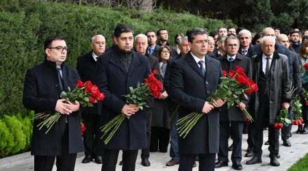 MEDİA-nın kollektivi Heydər Əliyevin məzarını ziyarət etdi &ndash; FOTO/VİDEO