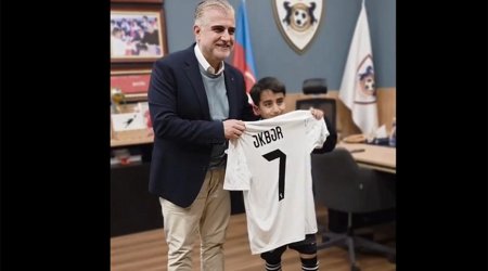 Əkbər ən böyük arzusuna çatdı - VİDEO