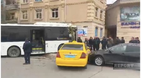Naxçıvanda zəncirvari QƏZA: Avtobus dörd avtomobilə çırpıldı &ndash; FOTO/VİDEO