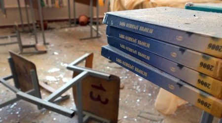 Şagird məktəbdə həmyaşıdlarını bıçaqladı – Ölən və xəsarət alan var – FOTO/VİDEO