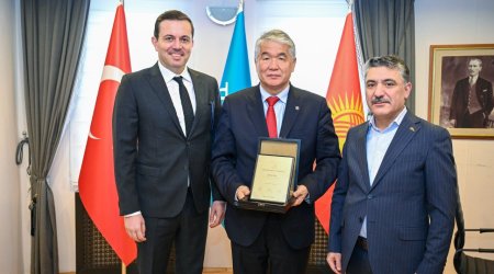 TÜRKSOY-un baş katibinə "Turan bilgəsi" nominasiyası təqdim edildi