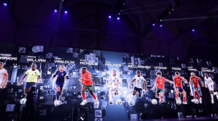 İlin rəmzi komandasında hansı futbolçular var?