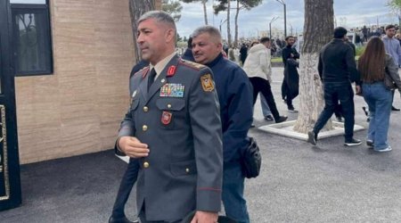 Mais Bərxudarovun yeni görüntüsü &ndash; Görün kimlərlə görüşdü &ndash; FOTO