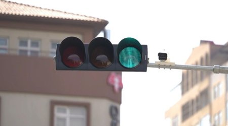 Bakıda ilk dəfə "ağıllı svetoforlar" quraşdırıldı – VİDEO