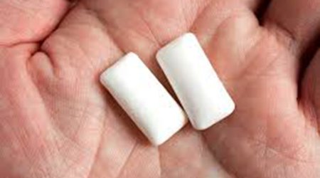 Şagirdlərin saqqızdan zəhərlənməsi iddiaları ilə bağlı AÇIQLAMA