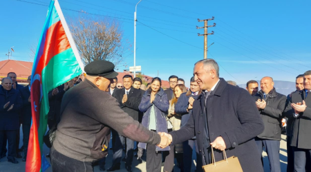 İlk köç karvanı Kərkicahana çatdı, açarlar təqdim olundu &ndash; FOTO
