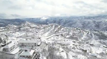 Laçın şəhəri də ağ örpəyə büründü - FOTO