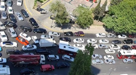 Bakının bu küçəsində tıxac aradan qaldırılacaq? - VİDEO