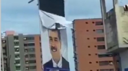 Venesuelada Maduronun portretləri sökülür – VİDEO