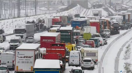 Güclü qar Avropa yollarını İFLİC ETDİ &ndash; FOTO