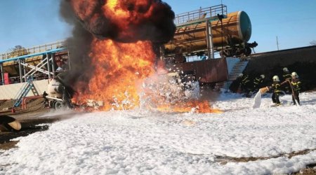 Qazaxda yanacaq daşıyan maşın yandı - FOTO/VİDEO