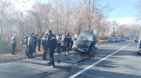 Oğuzda 2 avtomobil toqquşdu - Xəsarət alanlar var - FOTO