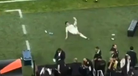 Arda su qabına təpik vurdu, yerə yıxıldı &ndash; VİDEO