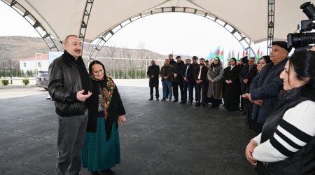 Prezident Ağdərədə sakinlərlə görüşdü &ndash; FOTO