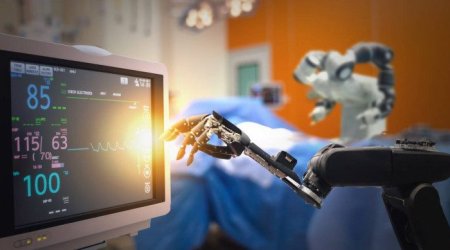 Cərrahi əməliyyatları robotlar HƏYATA KEÇİRƏCƏK &ndash; Tibb universitetlərinin SONU YAXINLAŞIR?