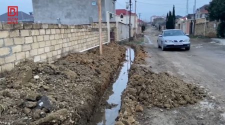 Masazırda içməli su borusu bir ildən çoxdur ZƏDƏLƏNİB &ndash; Tonlarla su çölə axır &ndash; VİDEO