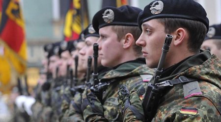 Alman hərbçilər gözlənilmədən Qrenlandiyanı tərk edirlər - FOTO