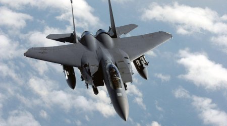 ABŞ-ın 12 ədəd F-15 qırıcısı Yaxın Şərqə doğru uçur - FOTO