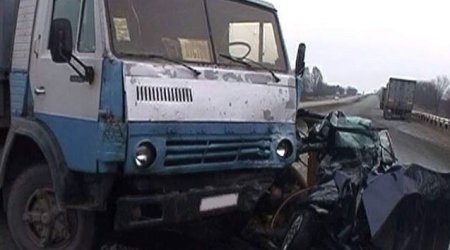 Gəncədə sərnişin avtobusu ilə yük maşını toqquşdu - Xəsarət alan var