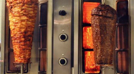 Bakıda dönərxana yanır