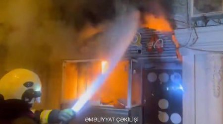 Bakıda dönərxana yanır - VİDEO