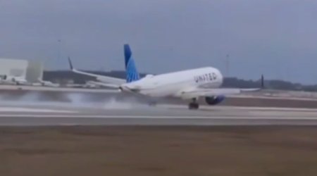 Eniş zamanı sərnişin təyyarəsinin şassisi qopdu &ndash; ANBAAN VİDEO