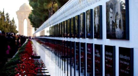 Şəhidlər Xiyabanında qəlbləri titrədən MƏZAR &ndash; Bu gün ən çox bu şəhid ZİYARƏT olundu &ndash; VİDEO