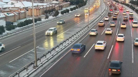 XƏBƏRDARLIQ: Aeroport şosesində yolu buz bağlayıb &ndash; FOTO