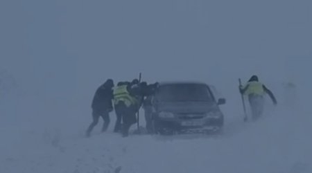 Qarlı havada avtomobil yollarında SON VƏZİYYƏT