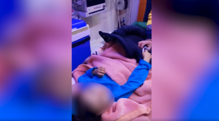 Təcili yardım ağır xəstə olan azyaşlını yolda düşürüb? &ndash; VİDEO