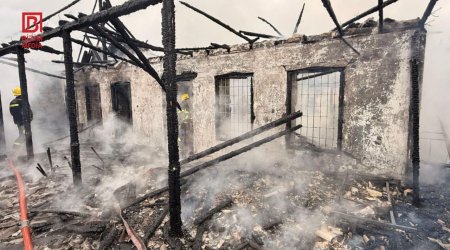 Ucarda ev yanaraq külə döndü &ndash; FOTO/VİDEO