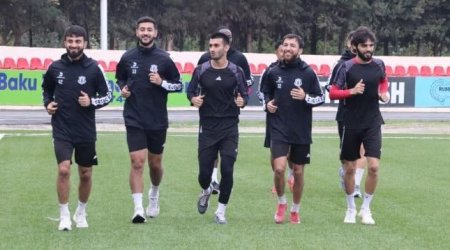 &ldquo;Karvan-Yevlax&rdquo; üç futbolçu ilə YOLLARINI AYIRDI