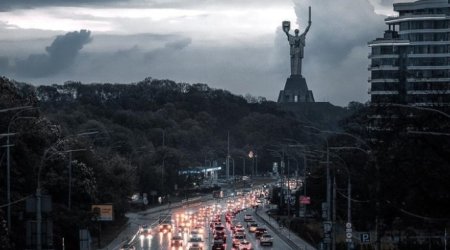 Kiyevdə 800 min insan hələ də işıqsız qalıb