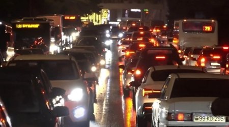 DİQQƏT: Bakının bəzi yollarında sıxlıq var
