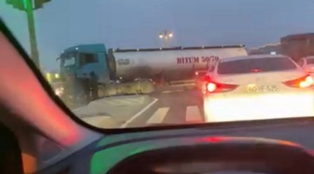 Nobel prospektində ağır yol qəzası baş verdi - VİDEO