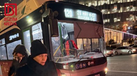Bakıda TRAGİKOMİK OLAY - &ldquo;BakuBus&rdquo;un eyni marşrutda iki avtobusu ard-arda qəzaya düşdü - ÖZƏL/FOTO