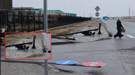 Güclü külək Lökbatanda yol nişanlarını aşırdı - VİDEO